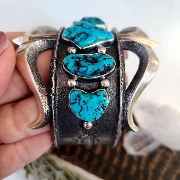 HUGE one of a kind turquoise cuff bracelet - Picture 6 of 8